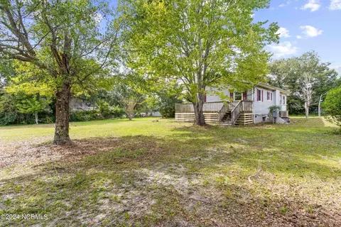 Exterior - 301 Electric Ln, Hampstead, NC 28443 photo 4 of 5