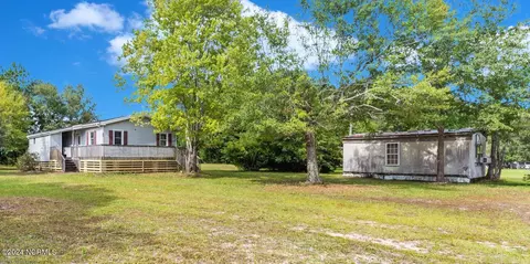 301 Electric Ln, Hampstead, NC 28443