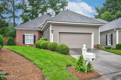 220 Cobblestone Ct, Rocky Mount, NC 27804