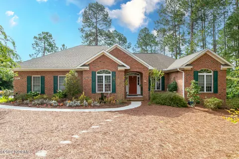 108 Devonshire Ave E, West End, NC 27376