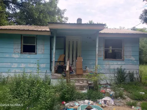 310 Mcgirts Bridge Rd, Laurinburg, NC 28352