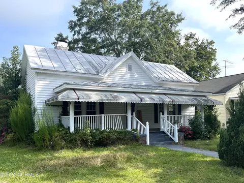 104 W Church St, Walstonburg, NC 27888