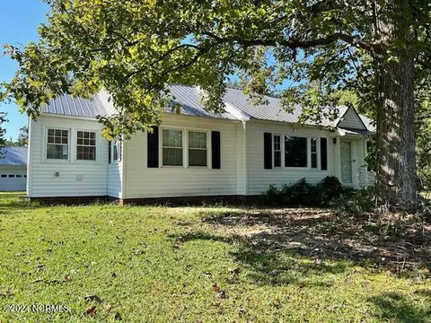 871 Kinston Hwy, Richlands, NC 28574