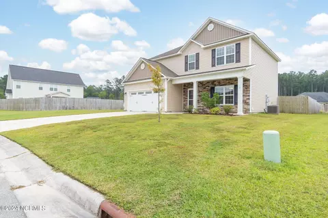310 Pettigrew Ln, Jacksonville, NC 28546