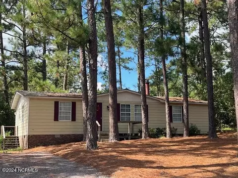 118 Pinewood Dr, West End, NC 27376