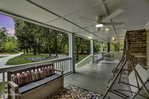Exterior - 204 Van Riggs Rd, Hubert, NC 28539 photo 5 of 16
