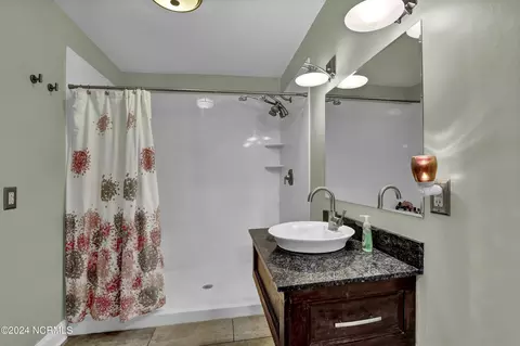 Bath - 204 Van Riggs Rd, Hubert, NC 28539 photo 3 of 3