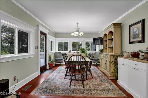 Dining - 204 Van Riggs Rd, Hubert, NC 28539 photo 1 of 2