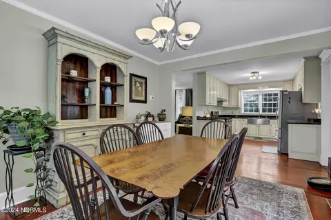 Dining - 204 Van Riggs Rd, Hubert, NC 28539 photo 2 of 2