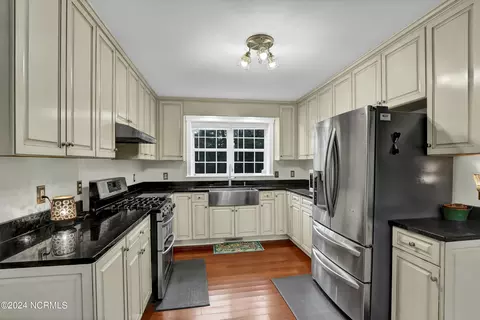 Kitchen - 204 Van Riggs Rd, Hubert, NC 28539 photo 1 of 3