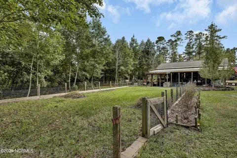Exterior - 204 Van Riggs Rd, Hubert, NC 28539 photo 12 of 16