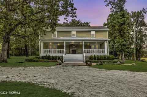 Exterior - 204 Van Riggs Rd, Hubert, NC 28539 photo 2 of 16