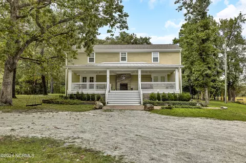 Exterior - 204 Van Riggs Rd, Hubert, NC 28539 photo 8 of 16