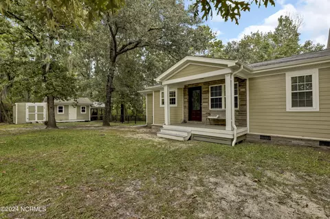 Exterior - 204 Van Riggs Rd, Hubert, NC 28539 photo 13 of 16