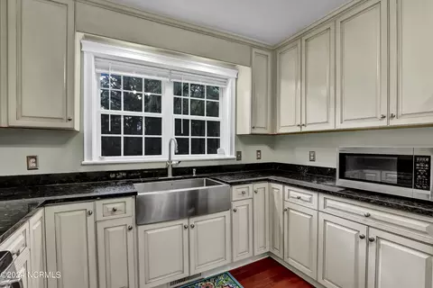 Kitchen - 204 Van Riggs Rd, Hubert, NC 28539 photo 3 of 3