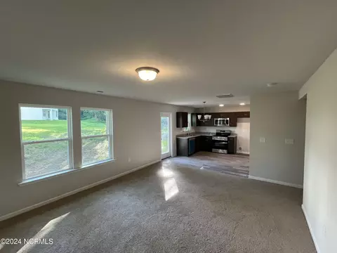 Living - 159 Slatestone Rd, Washington, NC 27889 photo 2 of 3