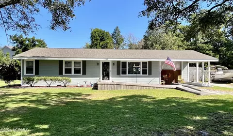 1149 Hammocks Beach Rd, Swansboro, NC 28584