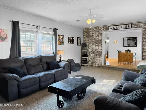 511 W Stevens St, Wallace, NC 28466 photo 8