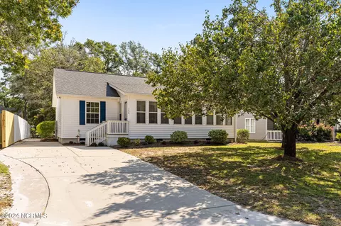 160 NE 5th St, Oak Island, NC 28465