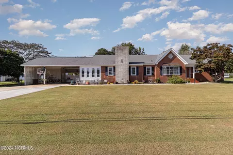 807 N Church St, Mount Olive, NC 28365