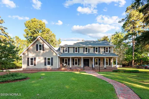 303 Queen Annes Rd, Greenville, NC 27858