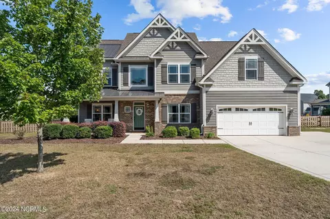 527 Goldenleaf Cir, Whispering Pines, NC 28327