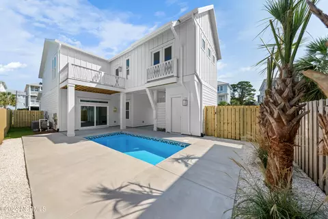 601 N Carolina Ave, Carolina Beach, NC 28428