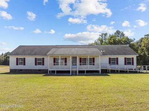 5525 White Line Rd, Ayden, NC 28513