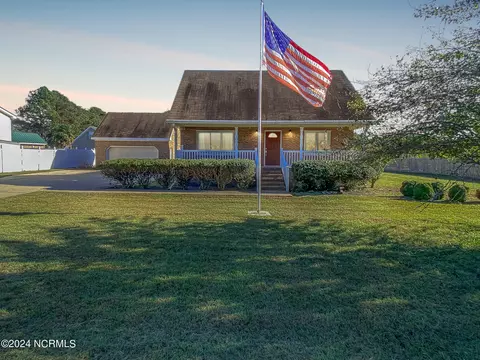 126 Currituck Sound Dr, Currituck, NC 27929
