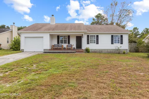 305 Timber Ridge Dr, Hubert, NC 28539