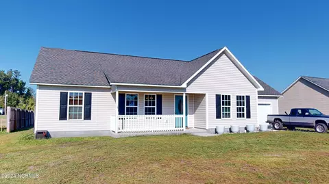 367 Nine Mile Rd, Maple Hill, NC 28454