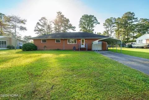 2705 Eastover Ct, Newport, NC 28570