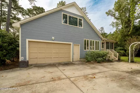 Exterior - 110 Olde Point Rd, Hampstead, NC 28443 photo 2 of 13