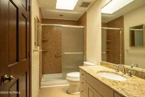 Bath - 110 Olde Point Rd, Hampstead, NC 28443 photo 4 of 6