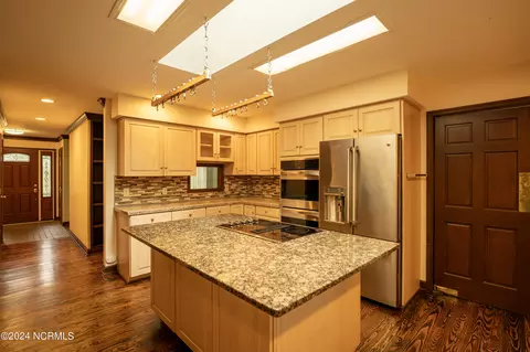 Kitchen - 110 Olde Point Rd, Hampstead, NC 28443 photo 4 of 6