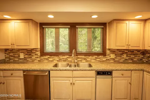 Kitchen - 110 Olde Point Rd, Hampstead, NC 28443 photo 1 of 6
