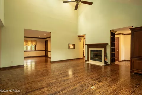 Living - 110 Olde Point Rd, Hampstead, NC 28443 photo 3 of 6