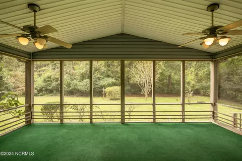 Exterior - 110 Olde Point Rd, Hampstead, NC 28443 photo 10 of 13