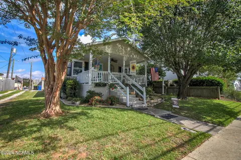 1202 Evans St, Morehead City, NC 28557