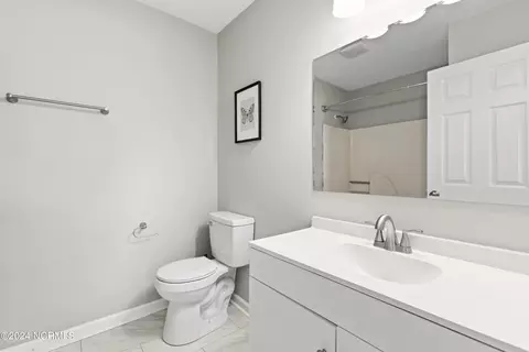 Bath - 212 Cinnamon Dr, Hubert, NC 28539 photo 2 of 3