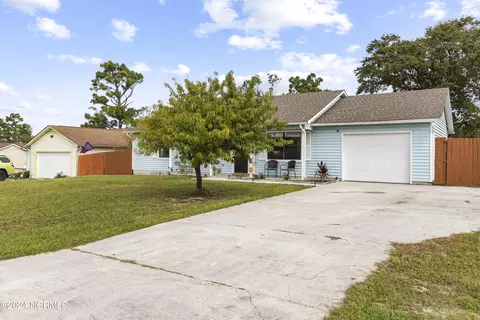 Exterior - 212 Cinnamon Dr, Hubert, NC 28539 photo 1 of 4