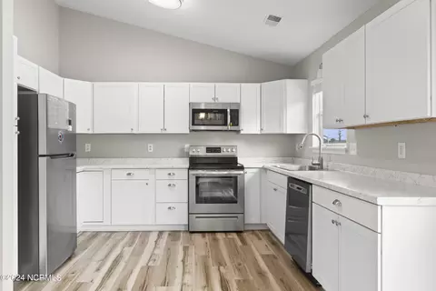 Kitchen - 212 Cinnamon Dr, Hubert, NC 28539 photo 1 of 3