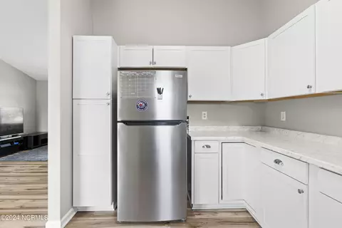 Kitchen - 212 Cinnamon Dr, Hubert, NC 28539 photo 3 of 3