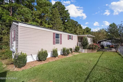 200 Hudson Dr, Whiteville, NC 28472