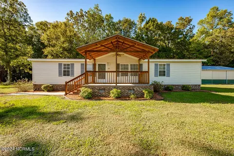 322 Fayrewinds Ln, Blounts Creek, NC 27814