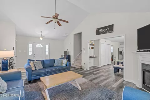 Entry Way - 202 Gillespie Dr, Hubert, NC 28539 photo 3 of 8