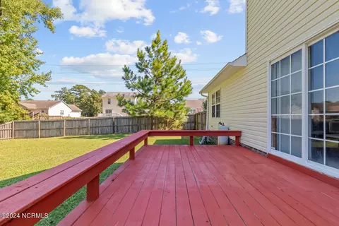 Exterior - 202 Gillespie Dr, Hubert, NC 28539 photo 4 of 9
