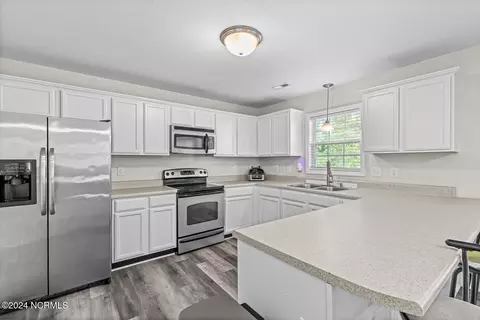 Kitchen - 202 Gillespie Dr, Hubert, NC 28539 photo 2 of 4