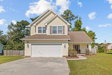 202 Gillespie Dr, Hubert, NC 28539