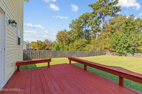 Exterior - 202 Gillespie Dr, Hubert, NC 28539 photo 5 of 9